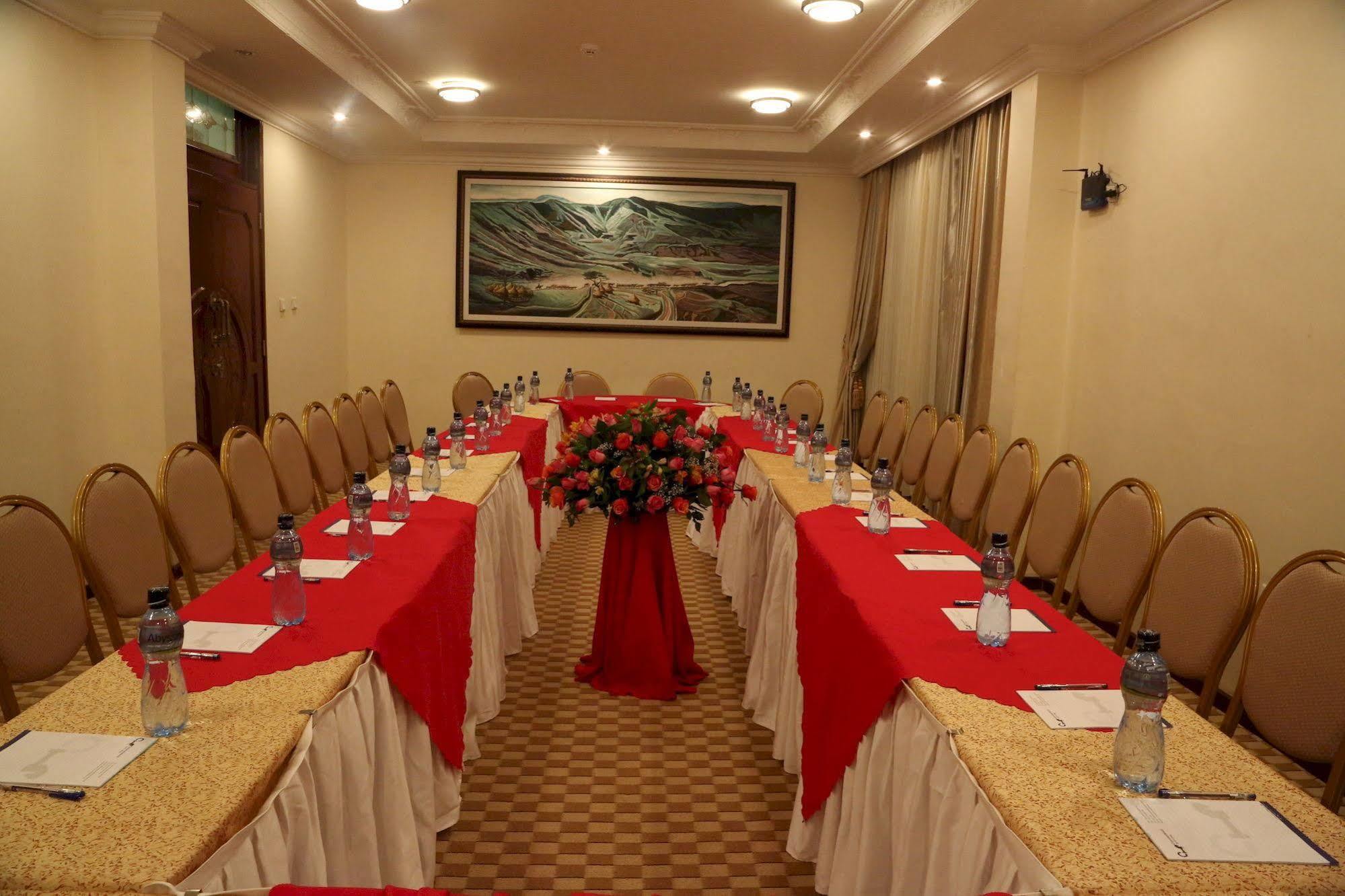 Caravan Hotel Addis Abeba Esterno foto